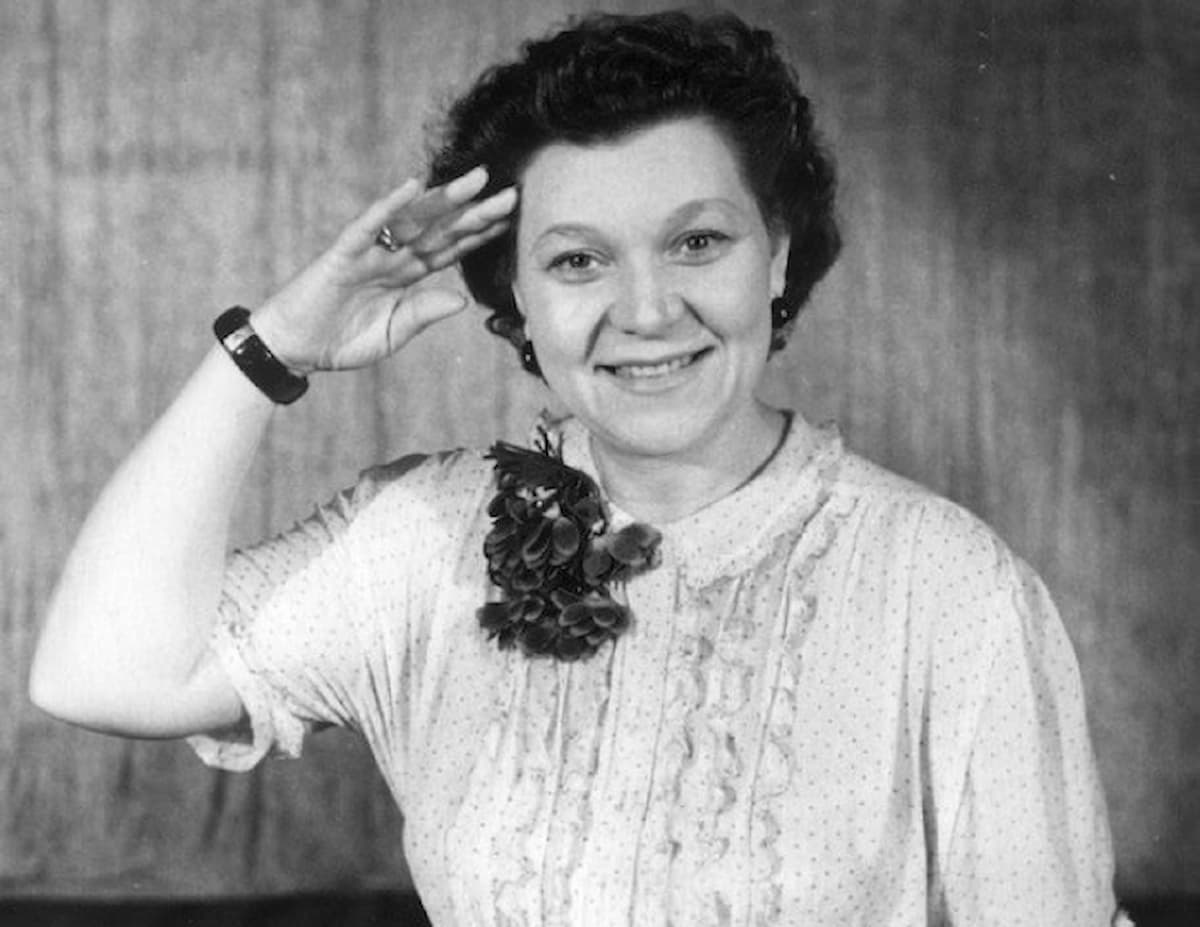 500 концертов под обстрелами: как певица в вечернем платье прошла всю войну