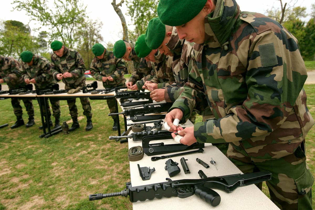 Тренировочный лагерь Иностранного легиона в Кастельнодари, курс молодого бойца