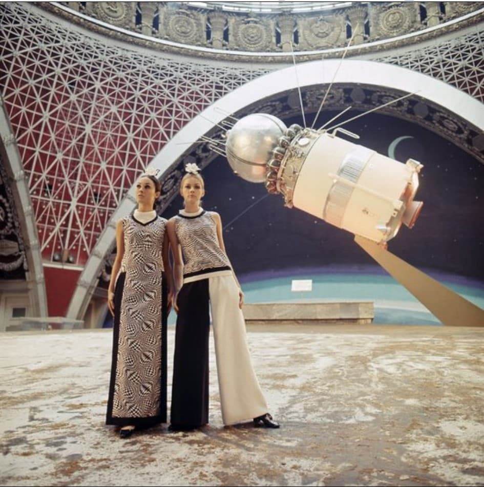 Нидерландские модели в павильоне Космос на ВДНХ в Москве, 1965 год