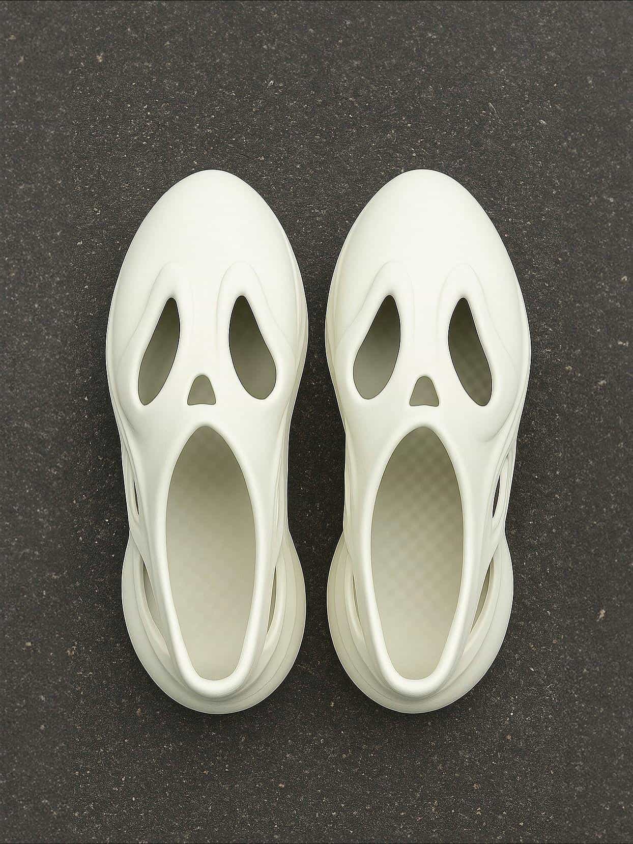 Белые кроссовки в форме маски из фильмов Крик