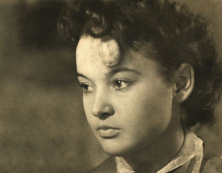 Молодая Людмила Гурченко в 1957 году, портрет улыбающейся актрисы