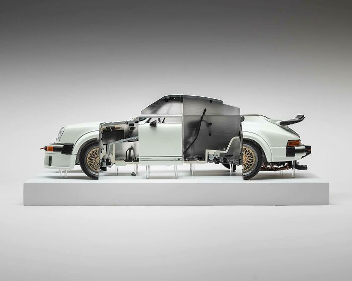 Porsche 934 RSR Sculpture Фабиана Эфнера &mdash; взрыв деталей гоночного Porsche