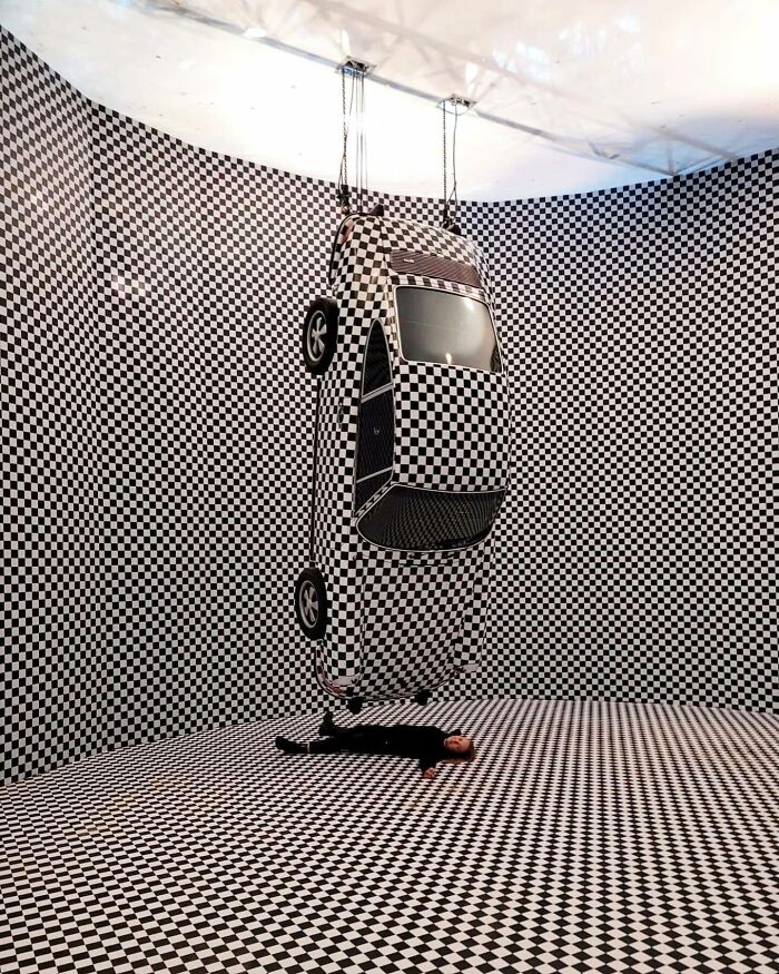 Hide and Seek инсталляция Ады Зелинской