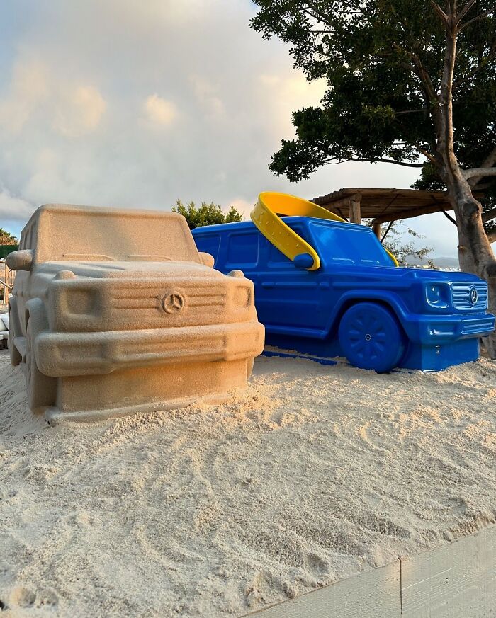 Sand CA(R)stle студии Sucuk and Bratwurst &mdash; замок из песка в форме автомобиля