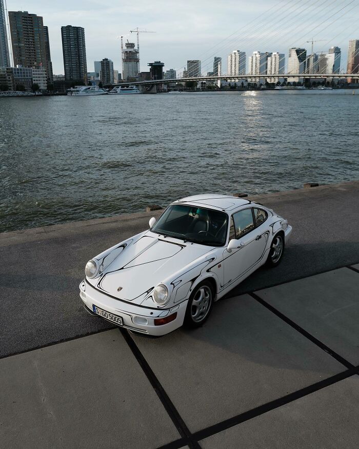 Porsche расписанный вручную художницей Ханной Шёнвальд