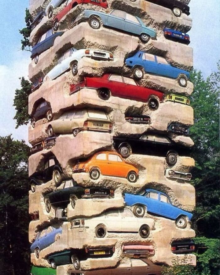 Long Term Parking Арман 1982 год 60 автомобилей в бетонной башне