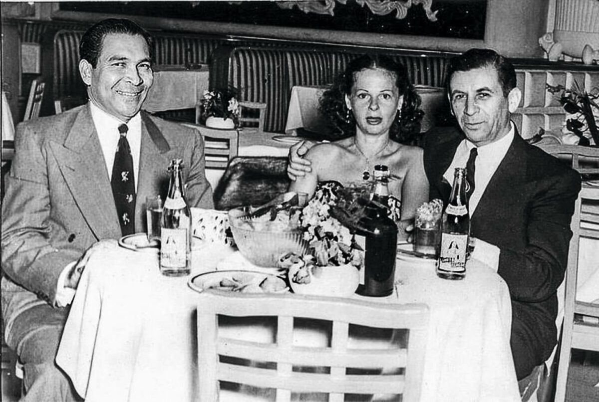 Мейер Лански и Фульхенсио Батиста с женой в ресторане Гавана 1948