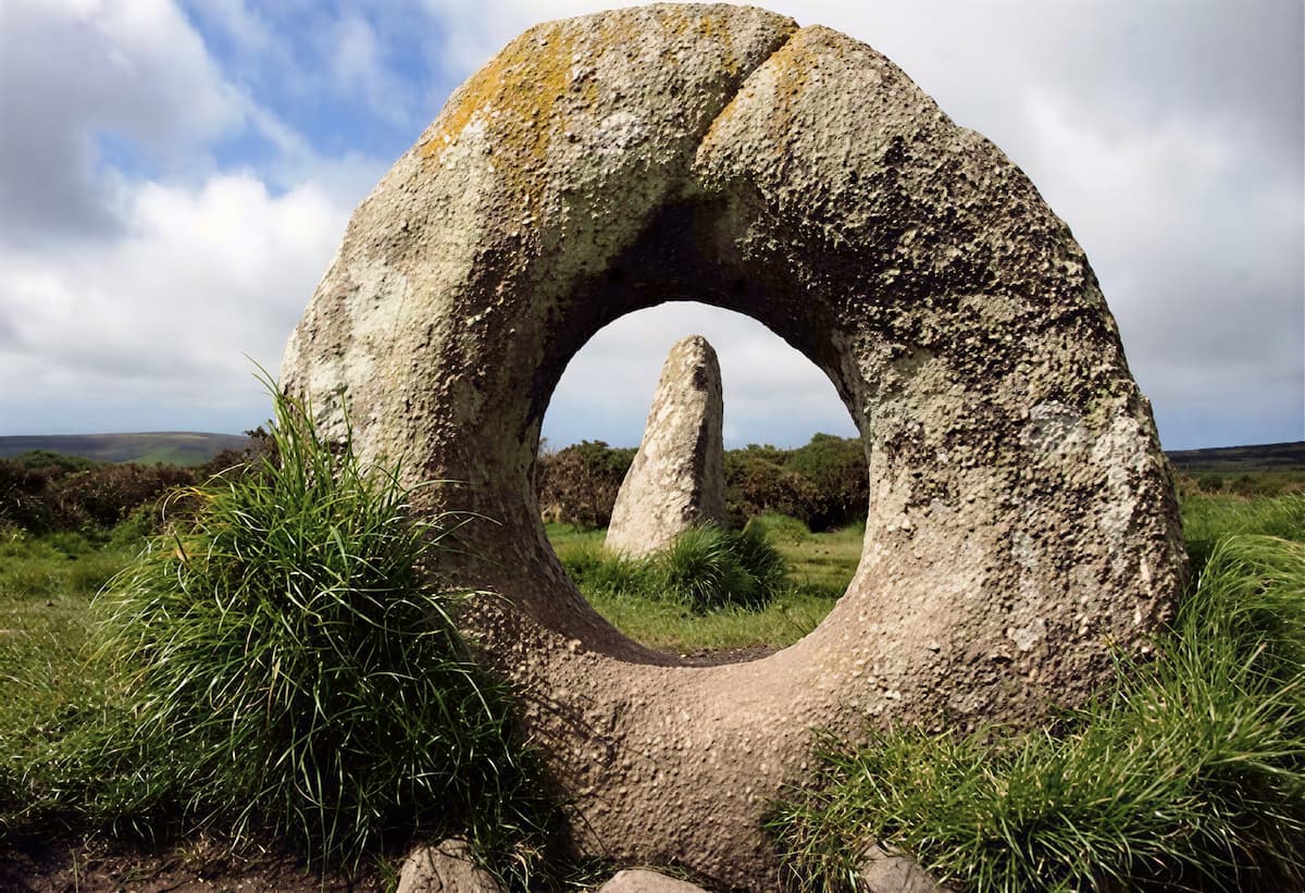 Отверстия в камнях Калланиша &mdash; детали мегалитов острова Льюис