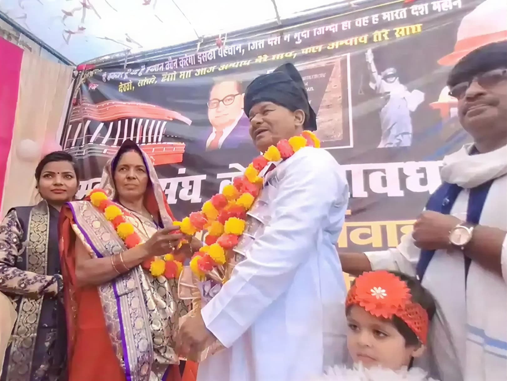 Лал Бихари Мритак со сторонниками на предвыборном митинге, Уттар-Прадеш