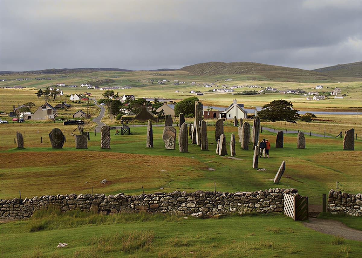 Камни Калланиша и деревня &mdash; мегалитический комплекс в нескольких шагах от жилых домов