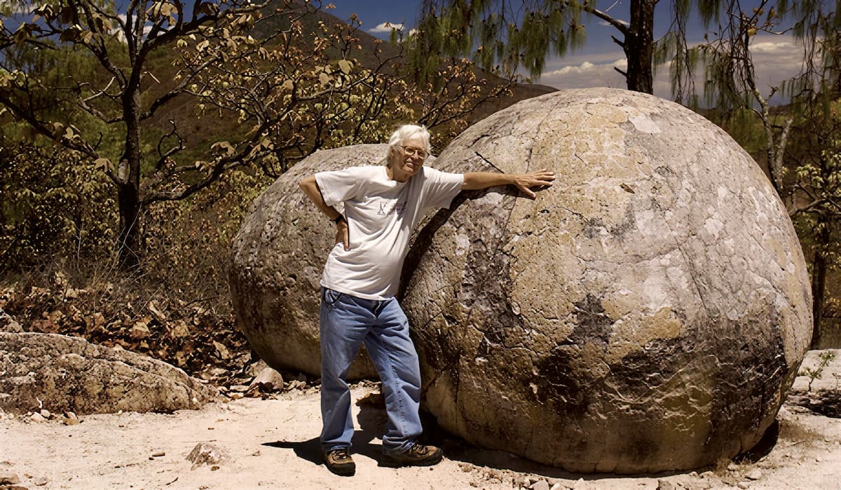 Каменные сферы Дикис на аллювиальной равнине Коста-Рики, объект ЮНЕСКО