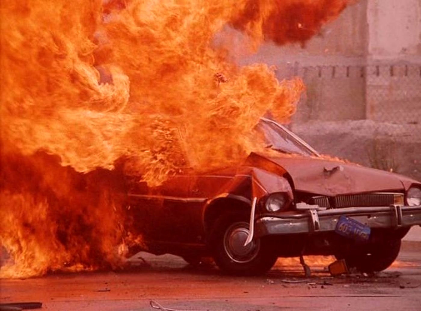 Сгоревший Ford Pinto после удара сзади дефект топливного бака возгорание