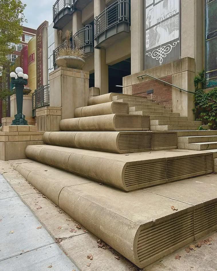 Ступени крыльца в форме мягких волнообразных кирпичей