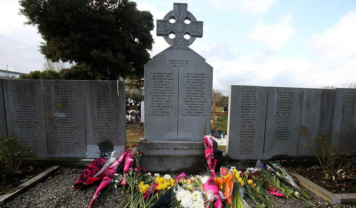 Мемориал жертвам прачечных Магдалины на кладбище Гласневин в Дублине