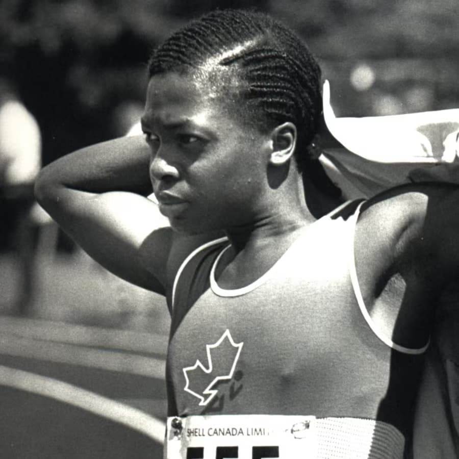 Канадская легкоатлетка Анжела Бейли, 1985 год &mdash; корнроу как часть повседневного образа чернокожих спортсменок