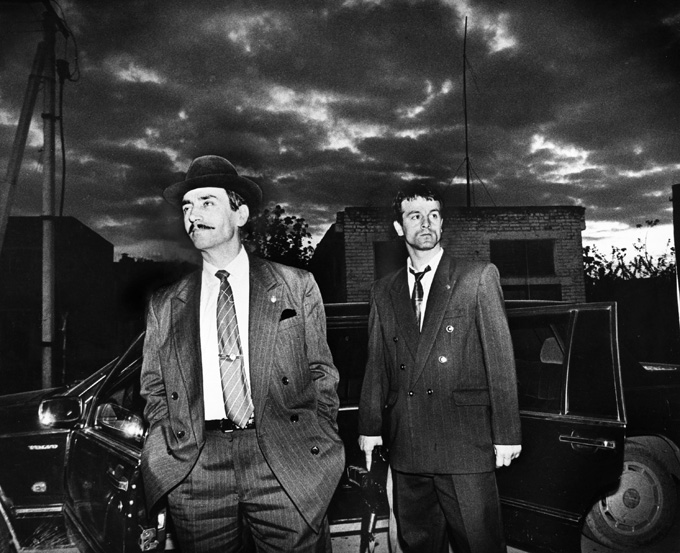 Джохар Дудаев с телохранителем в Грозном &mdash; репортажный снимок Марка Штейнбока