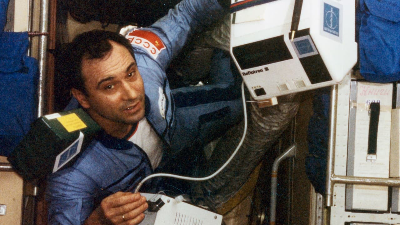 Космонавт Валерий Поляков на борту станции Мир &mdash; рекорд длительности полёта