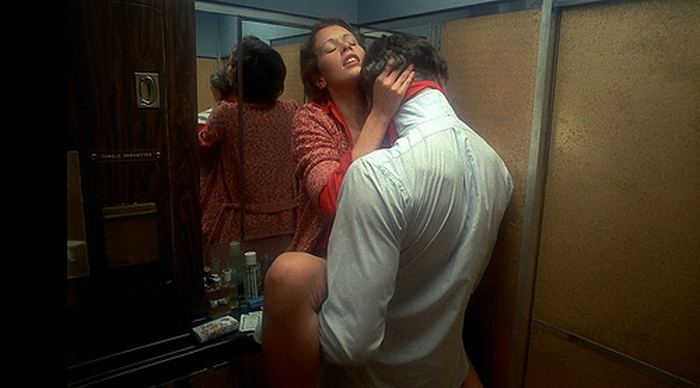 Сцена из фильма Эммануэль 1974