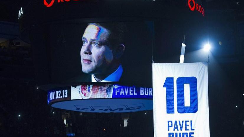 Церемония вывода из обращения номера 10 Павла Буре в Ванкувере, 2013 год