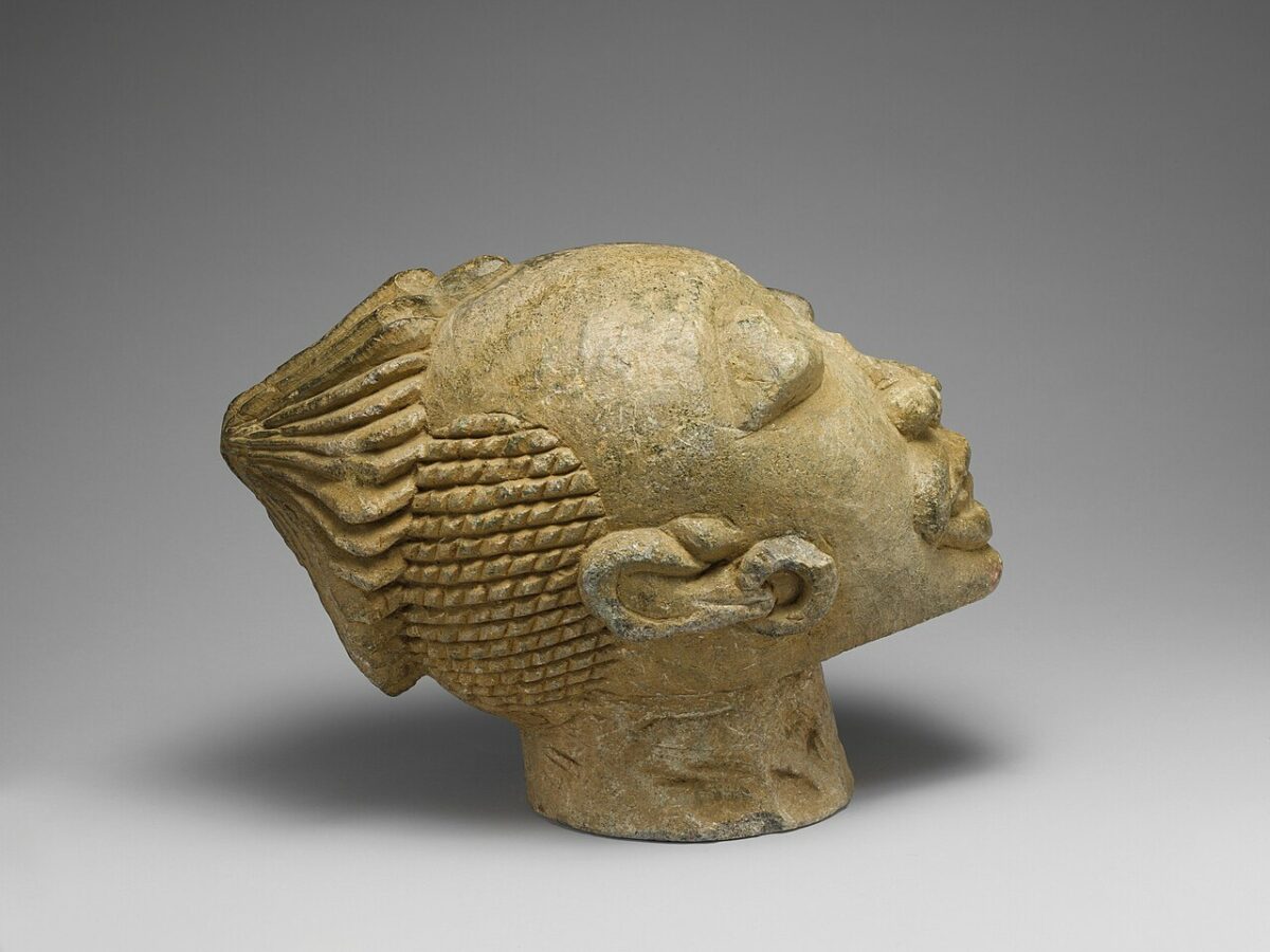 Скульптурная голова женщины культуры Сапе из Сьерра-Леоне с традиционной причёской, XV век