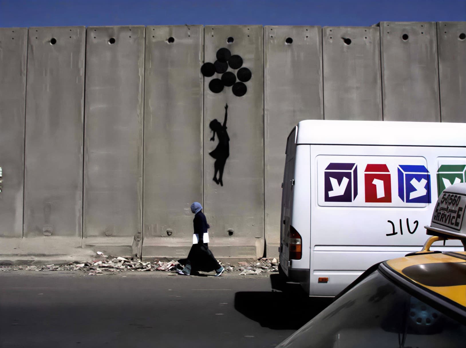 Бэнкси граффити израильский барьер Вифлеем девочка шары Палестина