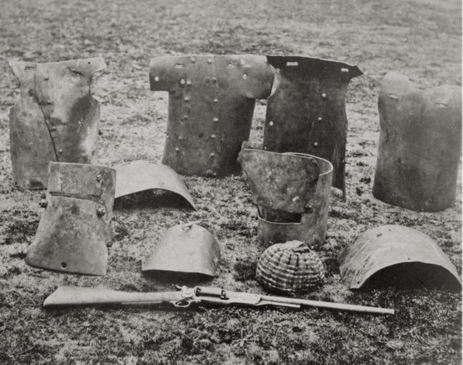 Два сохранившихся комплекта доспехов банды Келли в музейной экспозиции