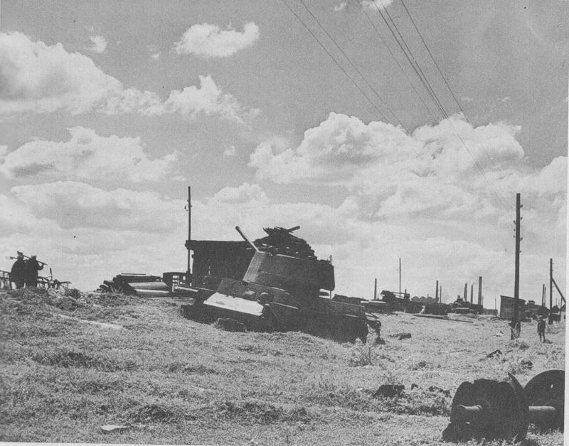 Разбитая военная техника на окраине Сталинграда 1947 &mdash; следы боёв