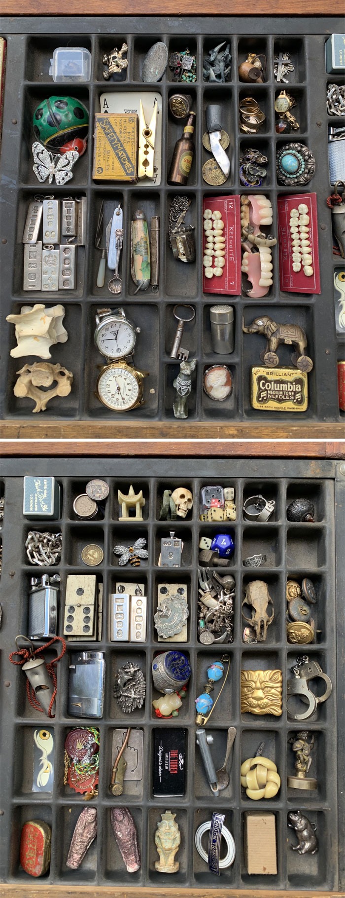 Деревянный ящик с множеством мелких предметов: значки, брелки, миниатюрные фигурки и сувениры