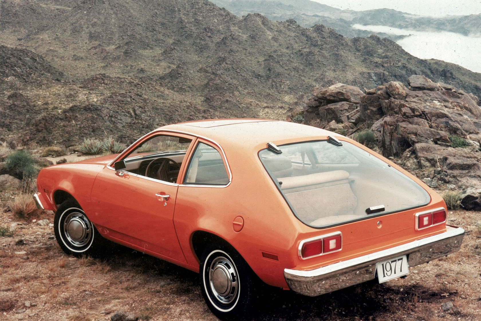 Ford Pinto 1971 год США бюджетный автомобиль со скандальным дефектом топливного бака