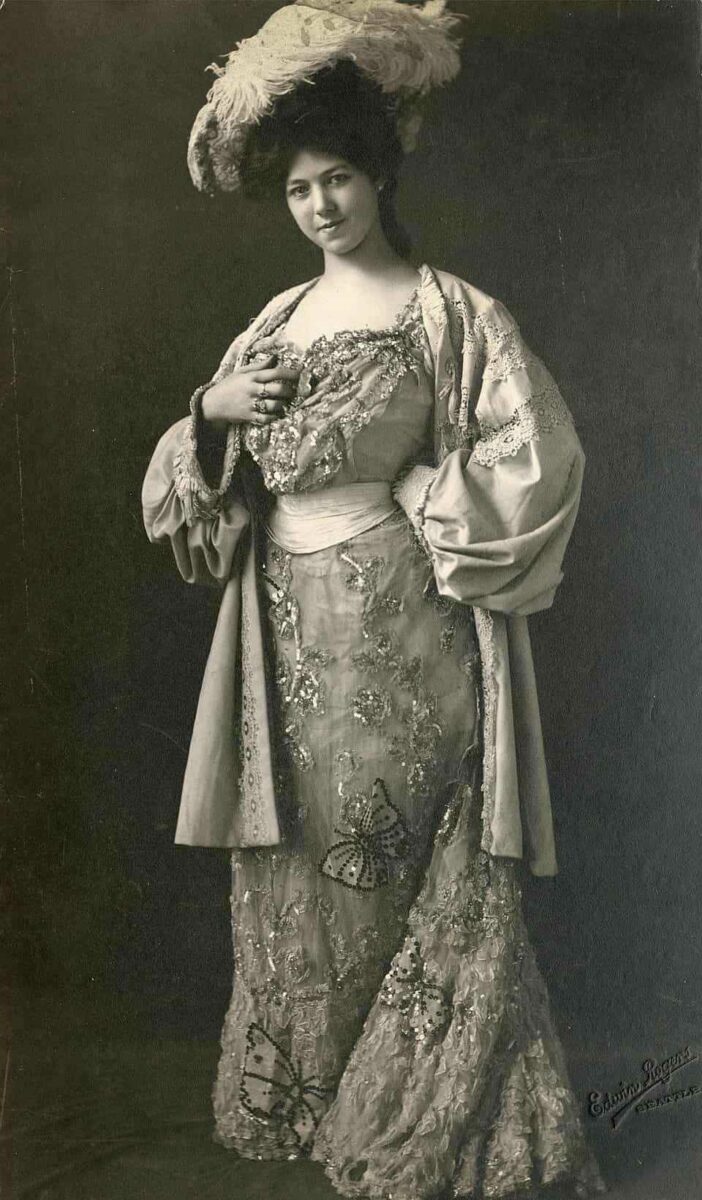 Студийный портрет Кэтлин Рокуэлл, актрисы и танцовщицы эпохи Клондайка