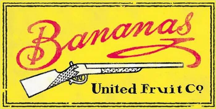 Реклама United Fruit Company. На логотипе корпорации красовалась винтовка &mdash; красноречивый символ методов работы