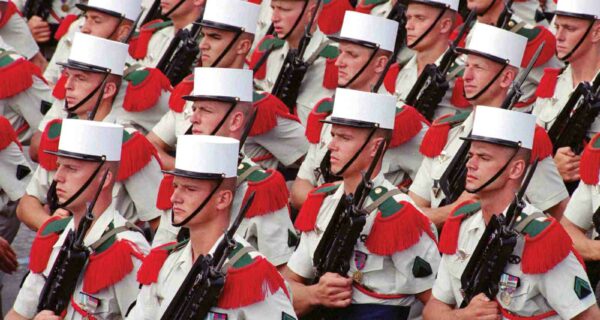 Новая личность за 5 лет: как Иностранный легион превращает беглецов со всего мира в граждан Франции