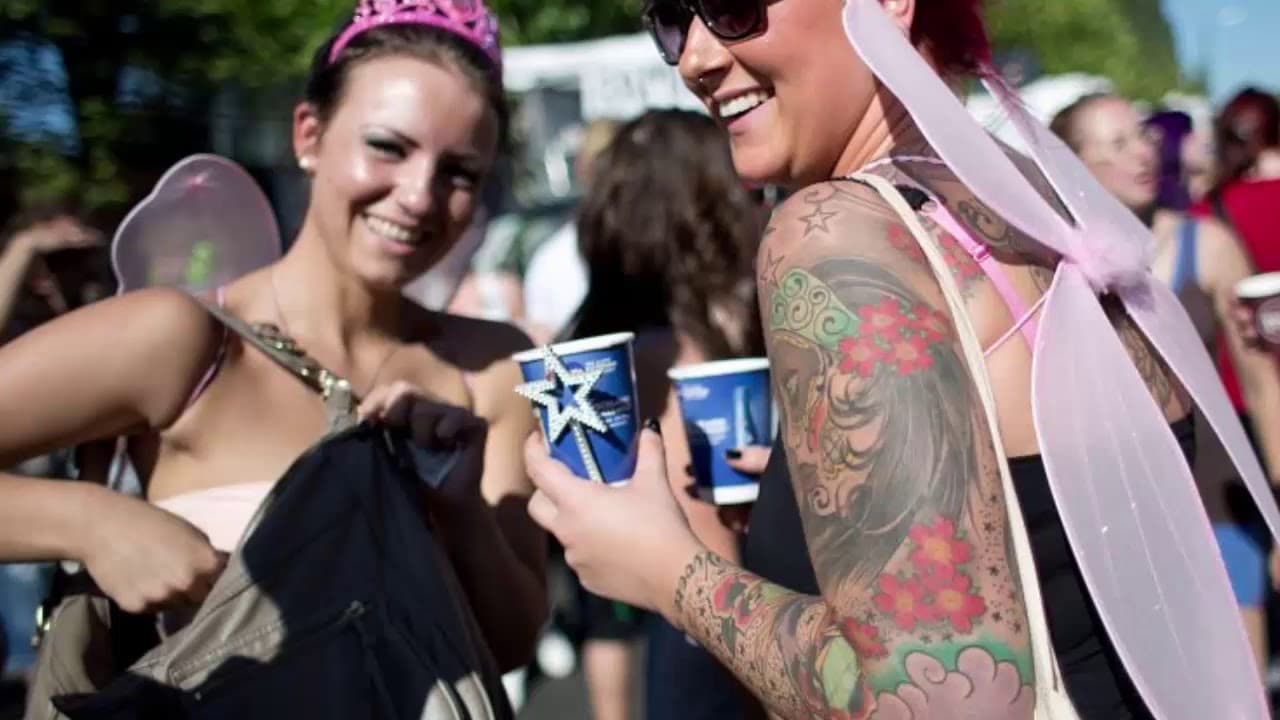 Толпа на альтернативной берлинской демонстрации Fuckparade в начале нулевых