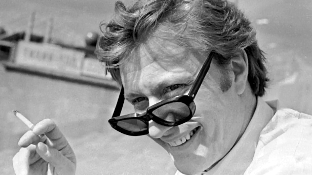 Молодой Андрей Миронов в 1960-е годы в темных очках с сигаретой