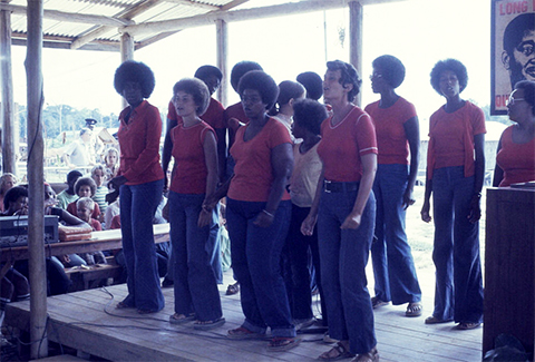 Выступление членов &laquo;Храма народов&raquo; на собрании общины