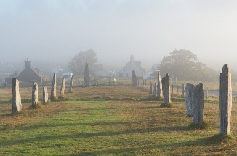 Северная аллея Калланиша &mdash; два параллельных ряда камней ведут к центральному кольцу