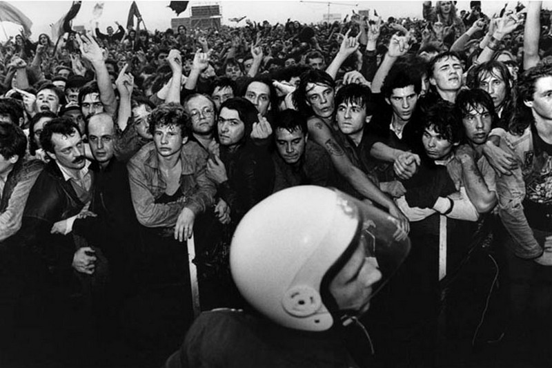 Рок-концерт в Тушино &mdash; репортажный снимок Марка Штейнбока конца 1980-х