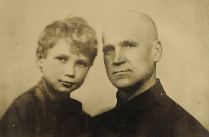 Лёва Федотов с отцом в детстве