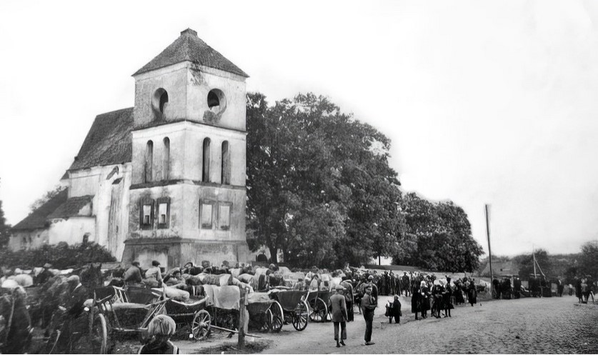 Костёл Святой Троицы в Чернавчицах, построенный Радзивиллами в XVI веке. Фото 1916 года