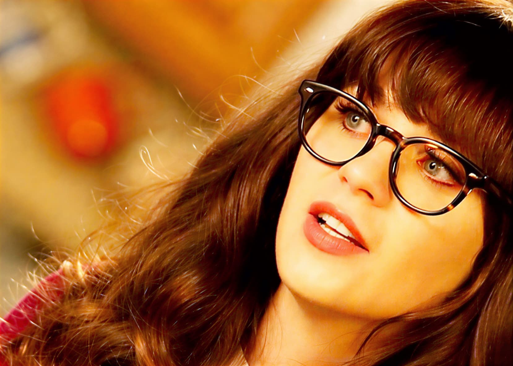 Зои Дешанель в толстой роговой оправе — икона стиля geek chic 2000-х