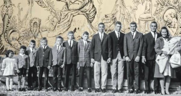 Семья Гэлвинов: как у 6 из 12 детей развилась шизофрения, а мать делала вид, что все в порядке