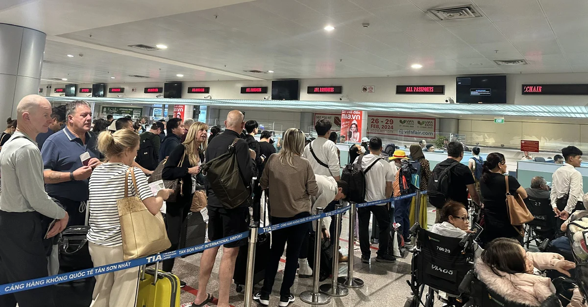 Очередь на паспортный контроль в аэропорту Таншоннят в Хошимине