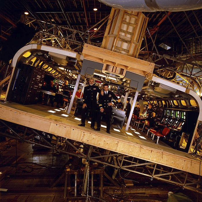 Шон Коннери и Алек Болдуин на съёмках фильма Охота за Красным Октябрём 1990