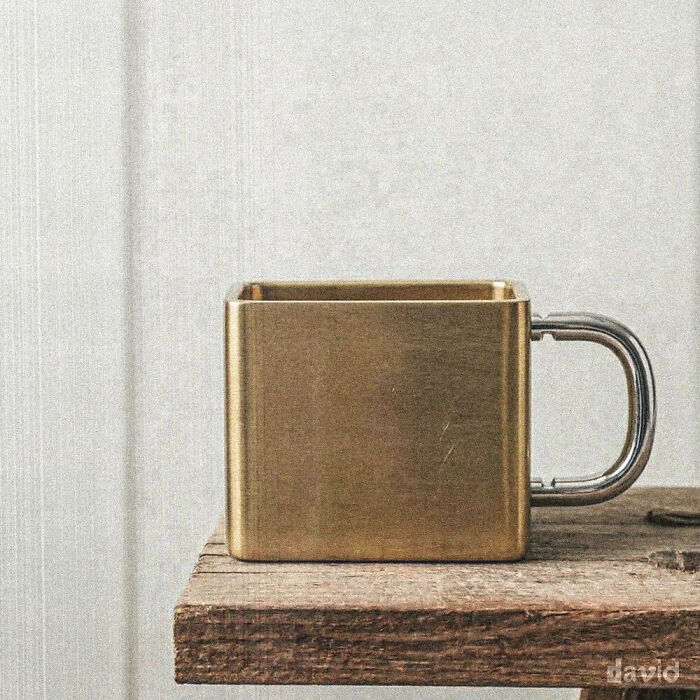 Кружка в форме навесного замка