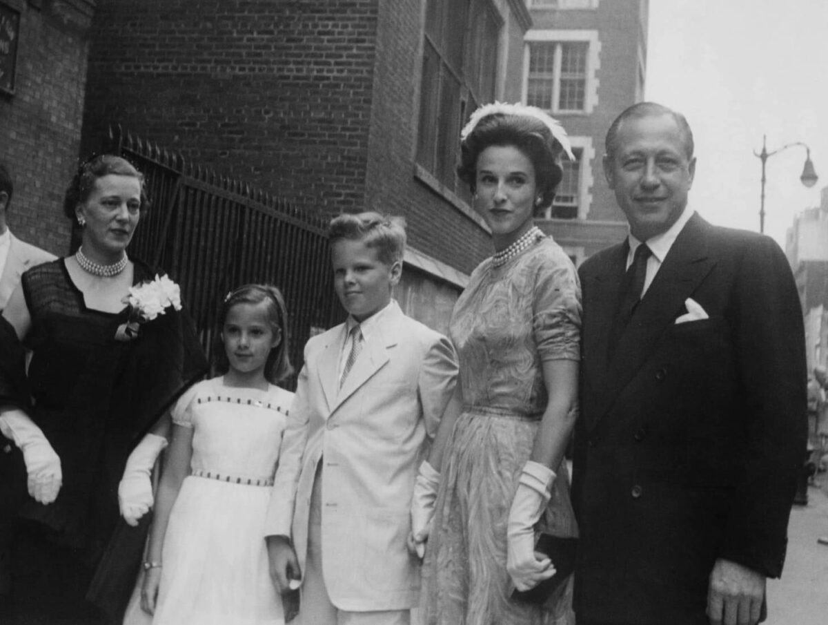 Барбара и Уильям Палей с детьми