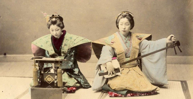 Две гейши &mdash; открытка начала XX века