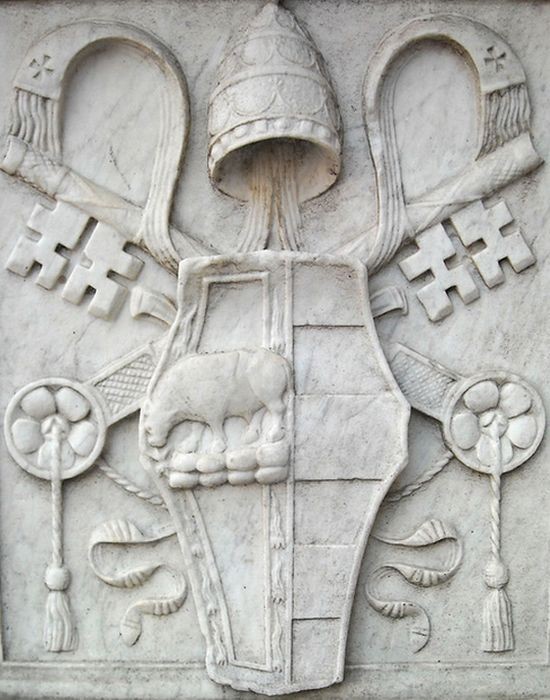 Герб рода Борджиа с быком и ключами Святого Петра