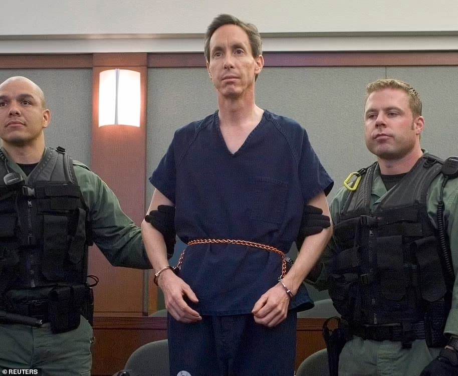 Уоррен Джеффс в зале суда &mdash; лидер FLDS, осуждённый на пожизненный срок за насилие над детьми