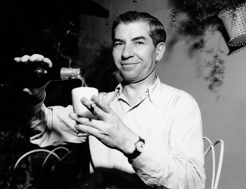 Лаки Лучано с пивом в 1935 году &mdash; за год до ареста и громкого процесса