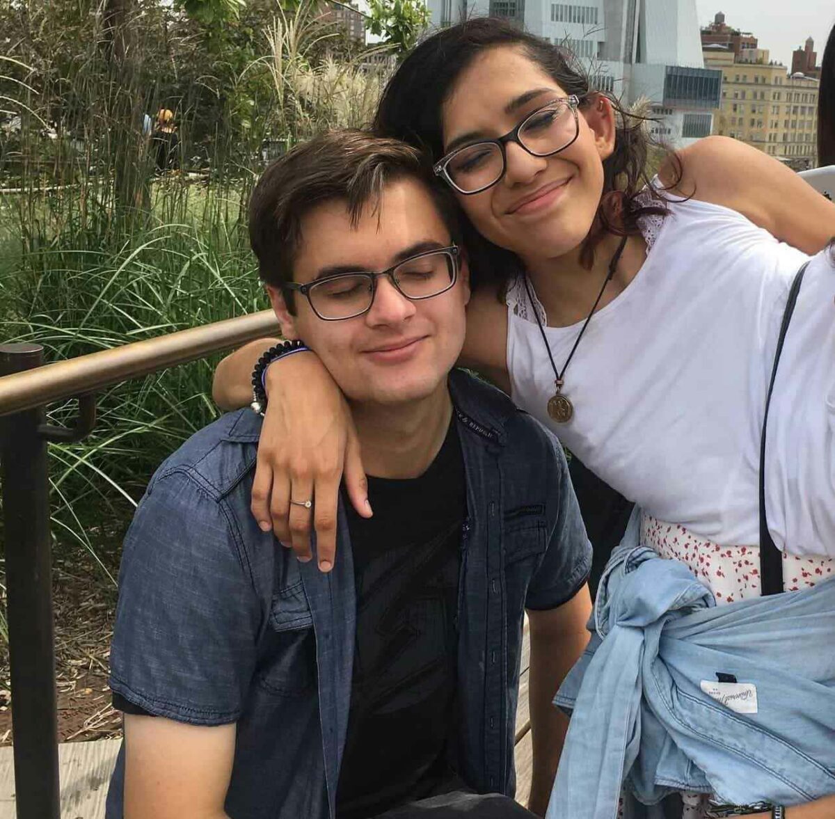 Кармен, Лупита и Дэниел вместе